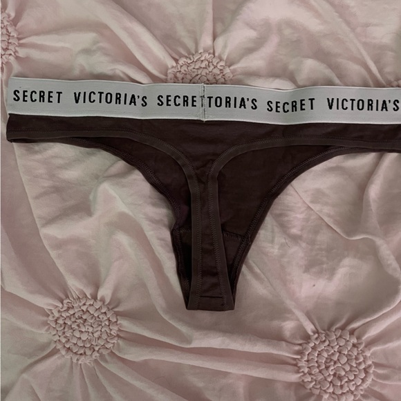 Victoria’s Secret cotton logo thong dark taupe size medium - Picture 2 of 3
